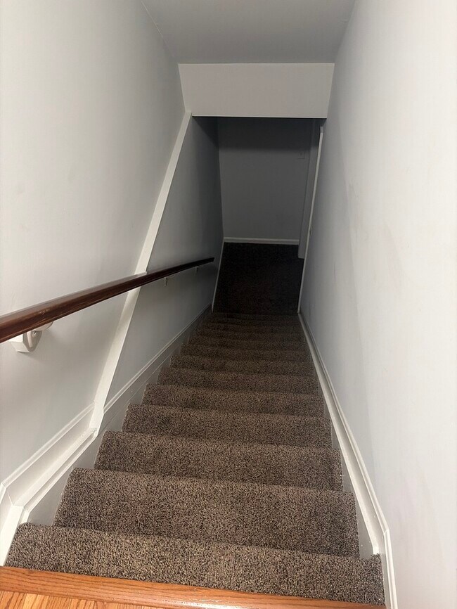 Building Photo - 2 bed 2.5 bath walk out finished basement