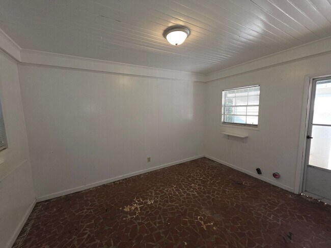 Building Photo - 4134 Sheridan Dr