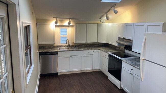 Building Photo - 319 E Canal St