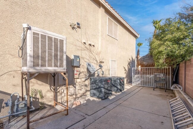 Building Photo - 7898 Spindrift Cove St