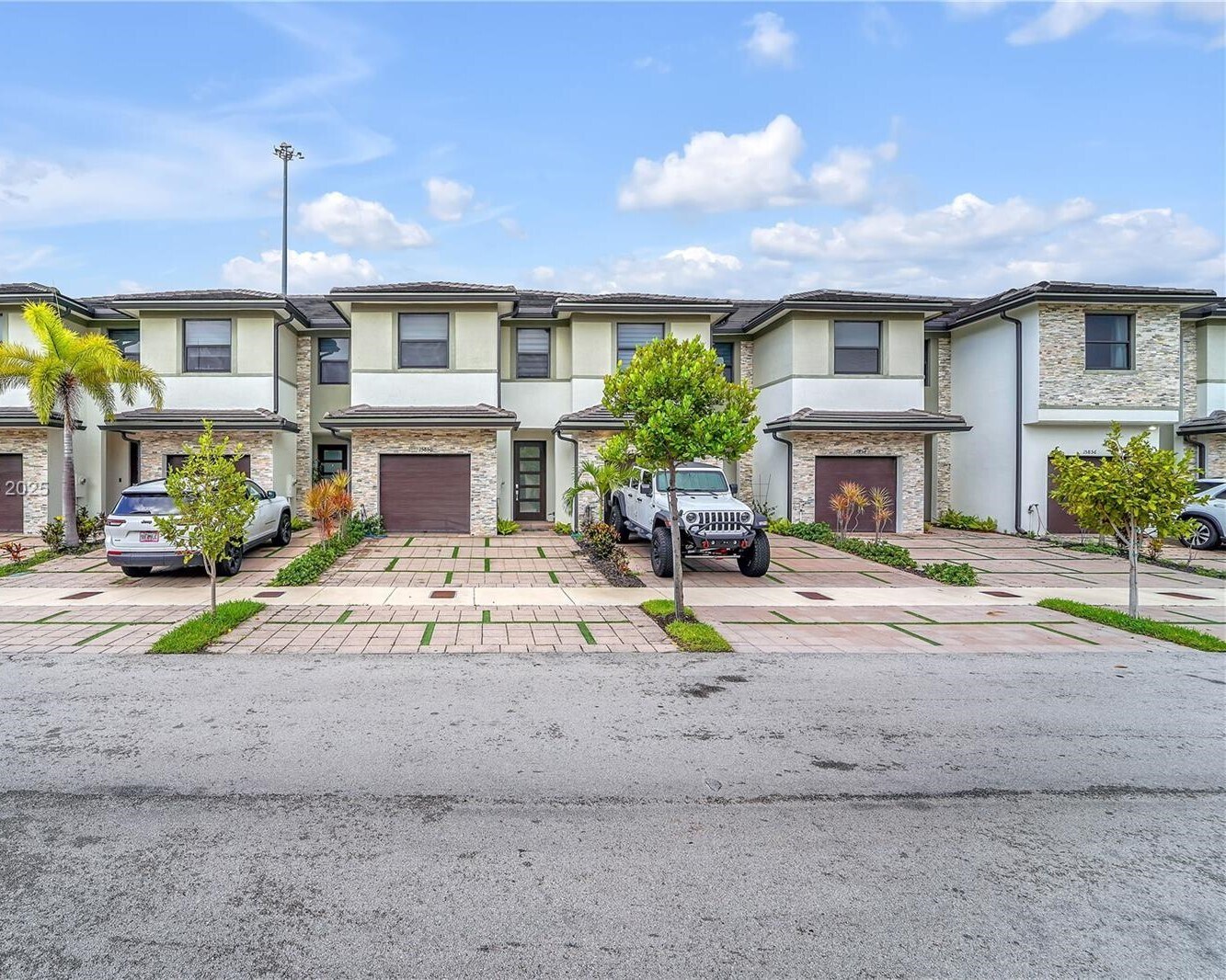 Building Photo - 15850 NW 91st Ct