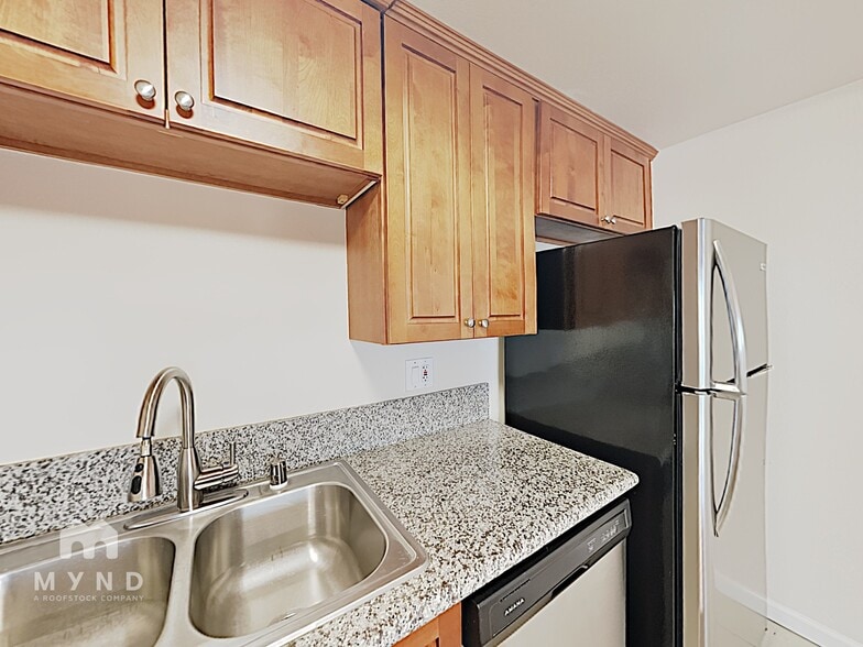 Building Photo - 6959 Greenback Ln