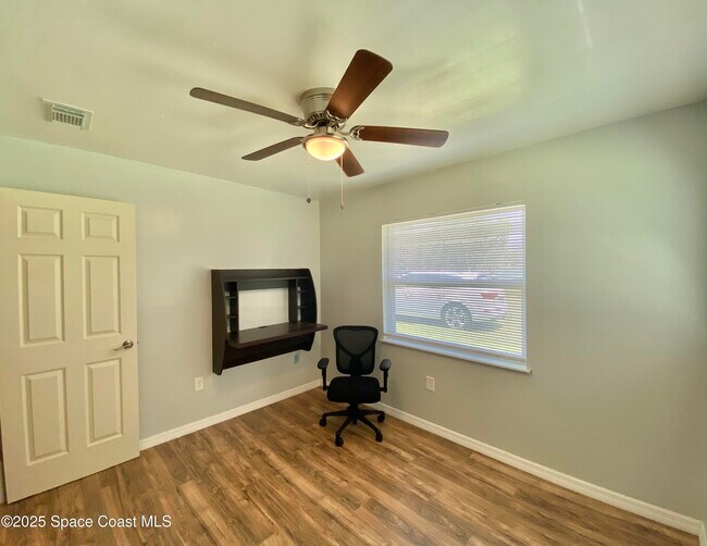 Building Photo - 555 Kings Way