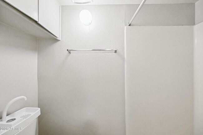 Building Photo - 3025 N 32nd St