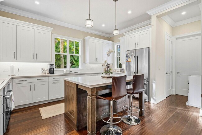 Building Photo - 120 Grove Way