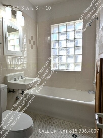 Building Photo - 1422 E State St