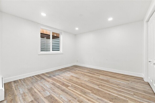 Building Photo - 1631 Xanthia St