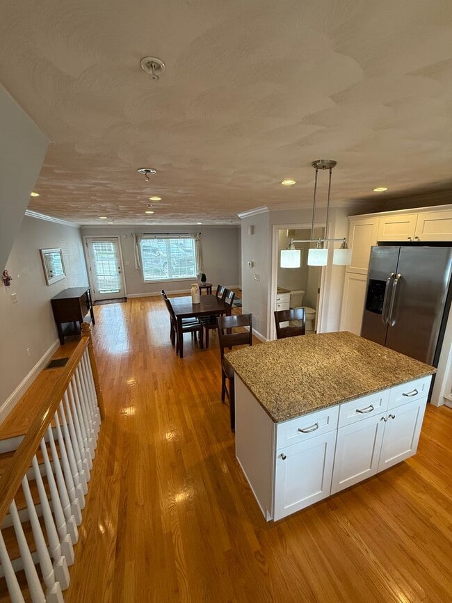 Building Photo - Beautiful Condo in Lynn– $3,225/mo