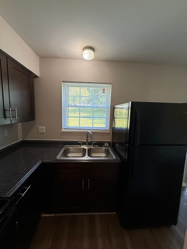 Building Photo - 4807 Lakeside Dr