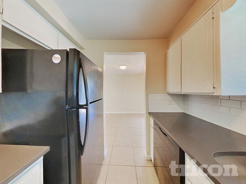 Building Photo - 3830 W Royal Palm Rd