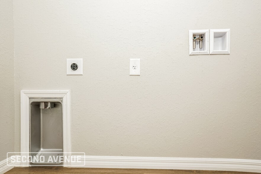 Building Photo - 18396 Moonshadow Ave.