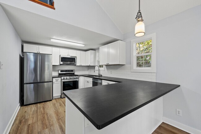 Building Photo - 900 Branch St