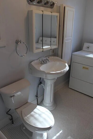 Building Photo - 3919 Dakota Ave