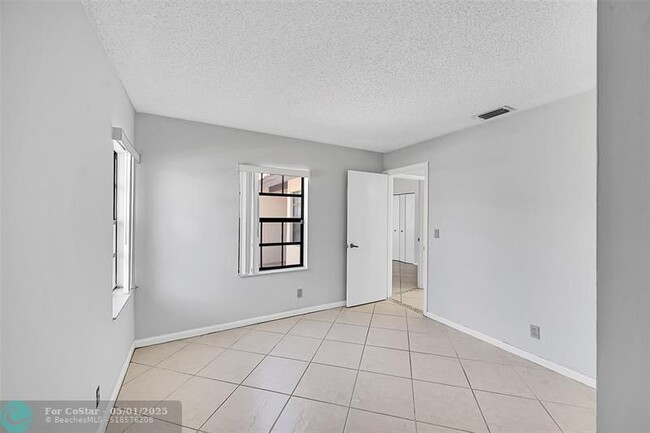 Building Photo - 45 Columbia Ct