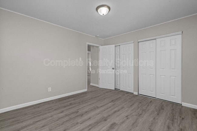 Building Photo - 10432 Royal Dr