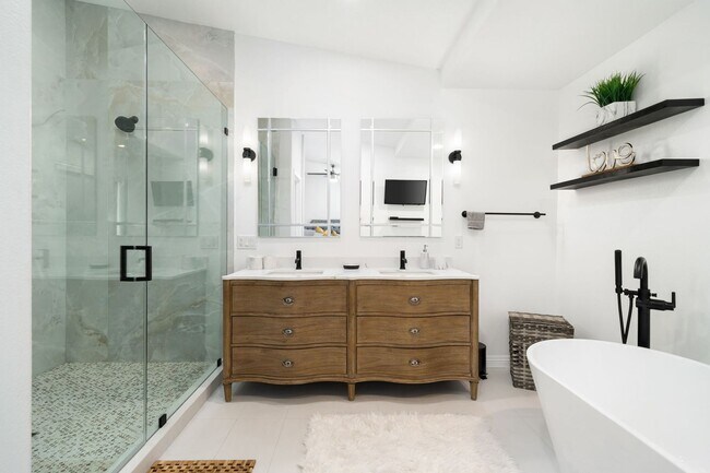 Building Photo - 74830 Waring Ct