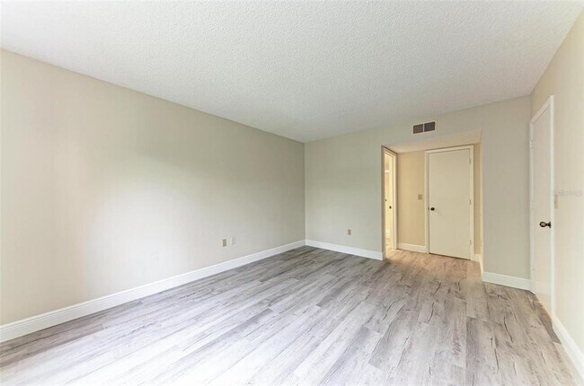 Building Photo - 425 30th Ave W