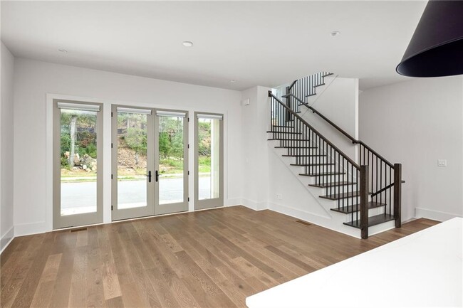 Building Photo - 10900 Serenbe Ln
