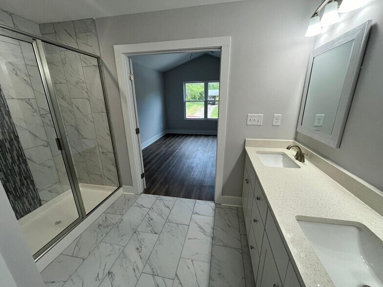 Master Bathroom - 1042 McLain Rd