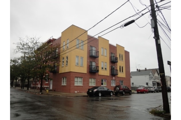 Building Photo - 136-142 Fleming Ave