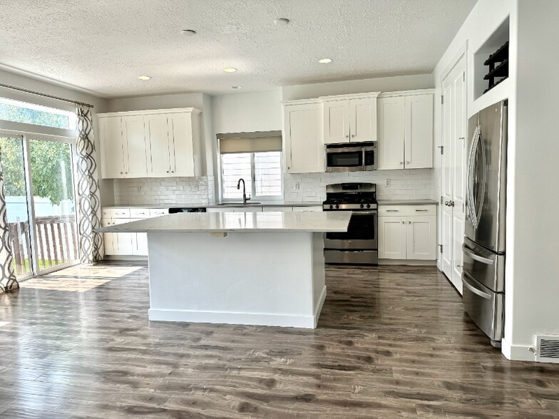 Building Photo - 3695 Desert Meadow Way