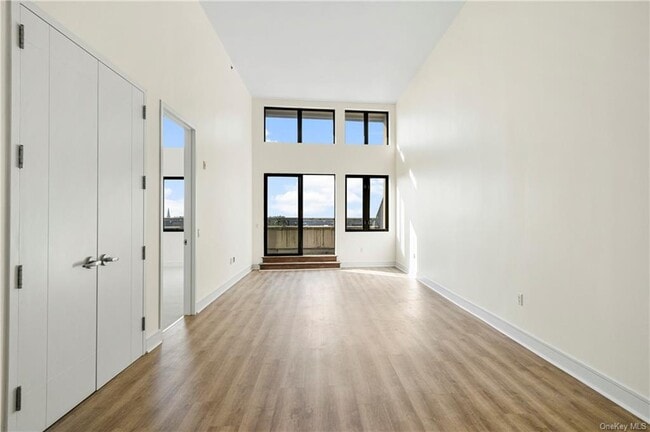 Building Photo - 25 Leroy Pl