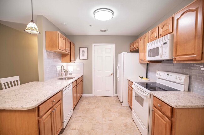 Building Photo - 65 Fordway Extension