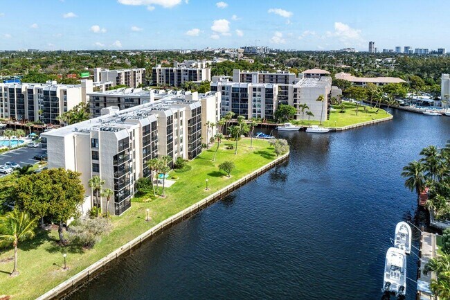 Building Photo - 9 Royal Palm Way