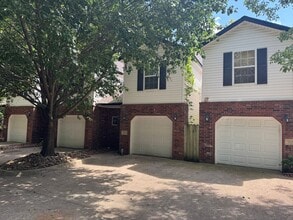 Building Photo - 904 S Wood Ave