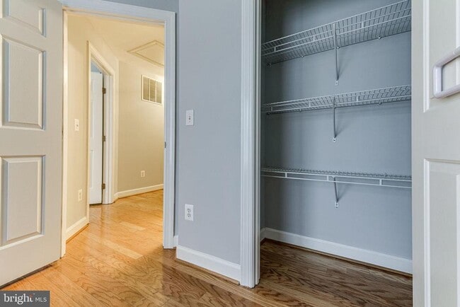 Building Photo - 953 Harrison Cir