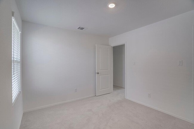Building Photo - 321 Keefer