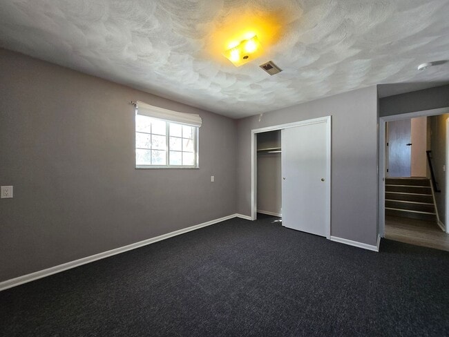 Building Photo - Spacious 5-Bedroom Family Home