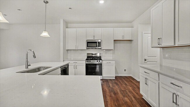 Building Photo - 1601 Salt Springs Dr