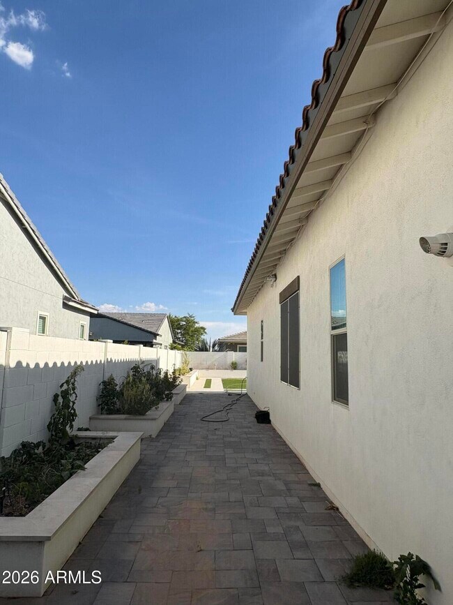 Building Photo - 1285 E Mead Dr