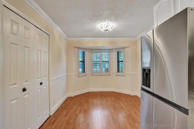 Building Photo - 635 Northshore Dr