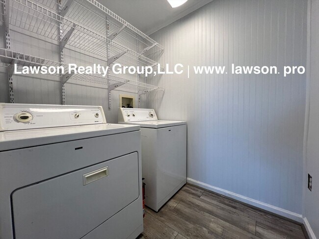 Building Photo - Updated, Cozy, and Clean- One Level Living...