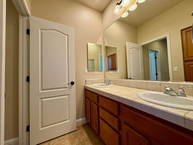 Building Photo - Beautiful Four-Bedroom Home Available in Folsom!