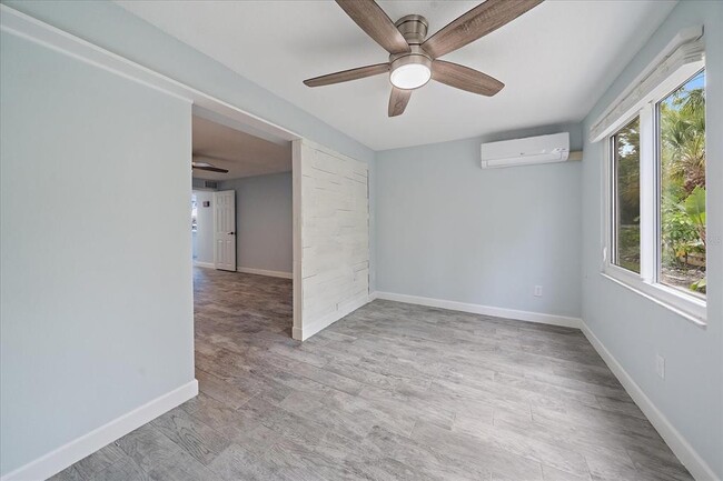 Building Photo - 730 Spanish Dr S