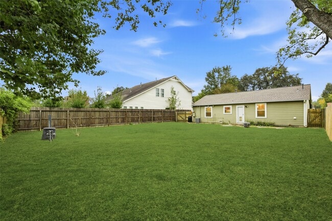 Building Photo - 1814 Chantilly Ln