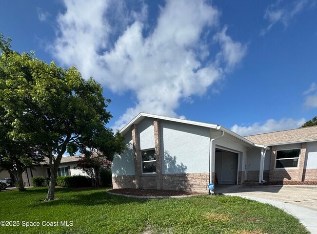 Building Photo - 2841 College View Dr