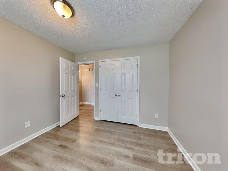 Building Photo - 207 Crystal Ct