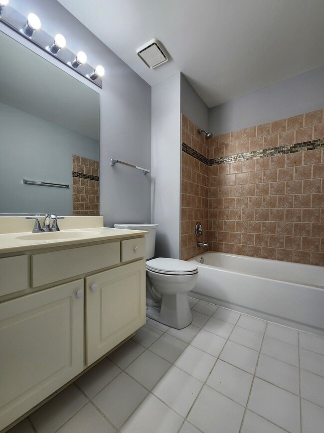 Building Photo - 2753 S Cedar Glen Dr