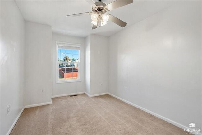 Building Photo - Charming Townhome, Prime Location, Cozy Li...