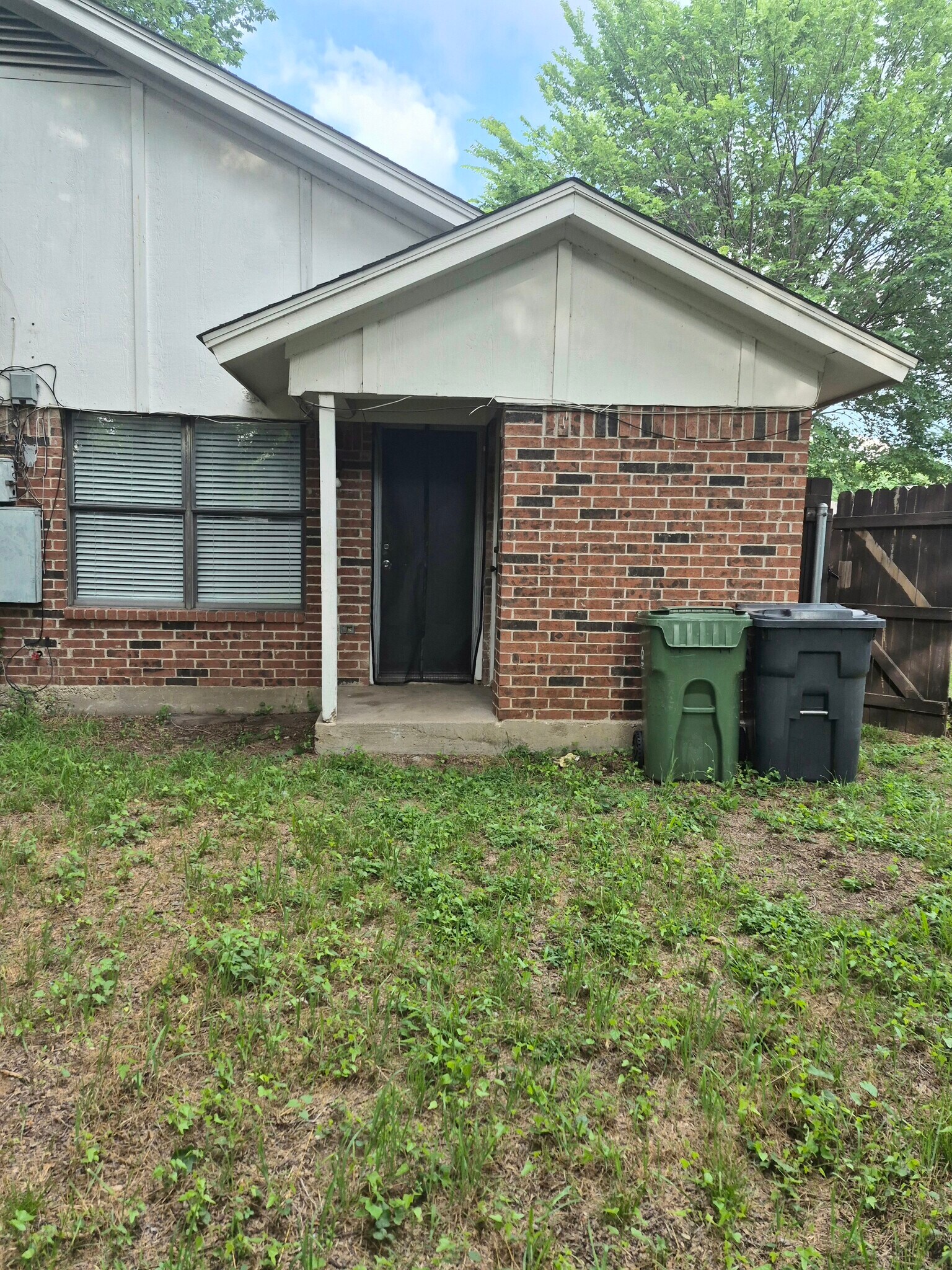 Building Photo - 406 Matt Ln