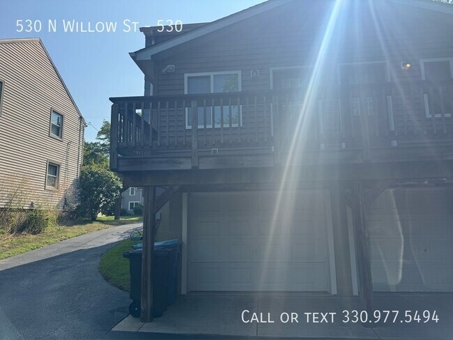 Building Photo - 530 N Willow St