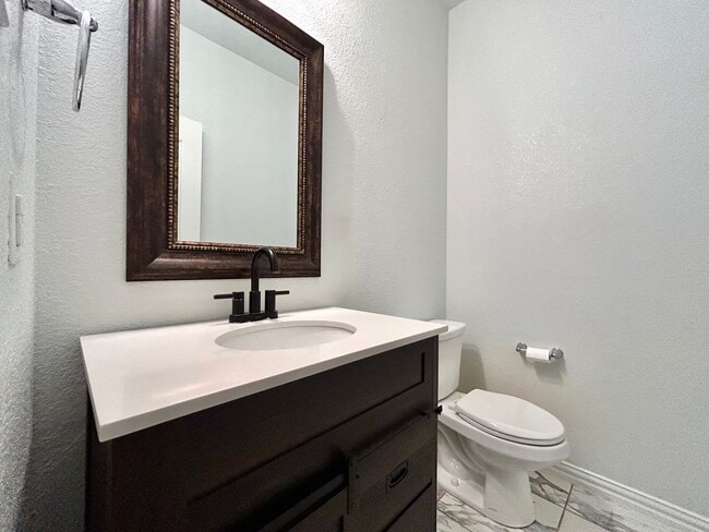 Building Photo - Bright & Beautiful 4 Bed, 3.5 Bath Home with Room for Everyone