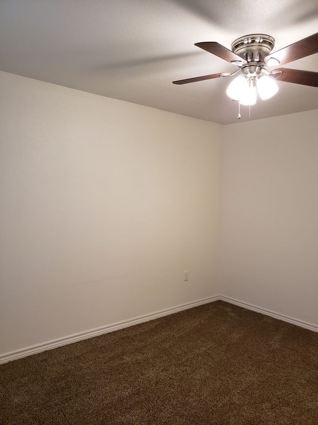 Building Photo - Spacious NISD home