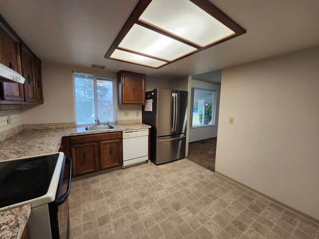 Building Photo - Spacious One Level 4 Bedroom, All New Kitchen Appliances, Landscaping Included!