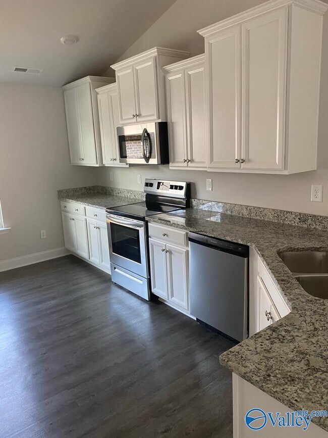 Building Photo - 121 Sorrelweed Dr