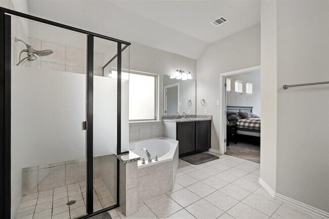 Building Photo - 3134 Grand Bay Dr
